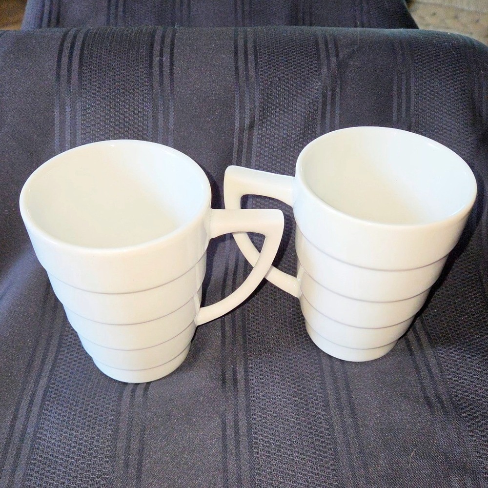 Frank Lloyd Wright Guggenheim Mugs White Ceramic Henriksen Imports‎ 1998 & 2002